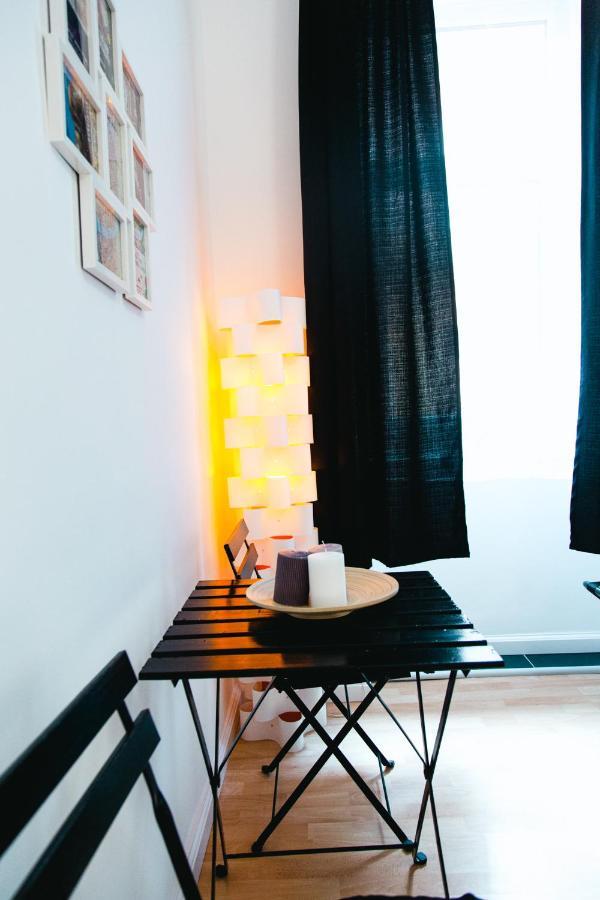 Black & White Apartment With A Gift Soft Panda บูดาเปสต์ ภายนอก รูปภาพ