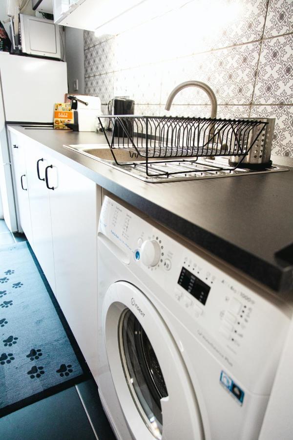 Black & White Apartment With A Gift Soft Panda บูดาเปสต์ ภายนอก รูปภาพ